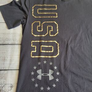 Under Armour T Shirt Tee Sz XL Black‎ Loose Fit USA Gold Heatgear Short Sleeve